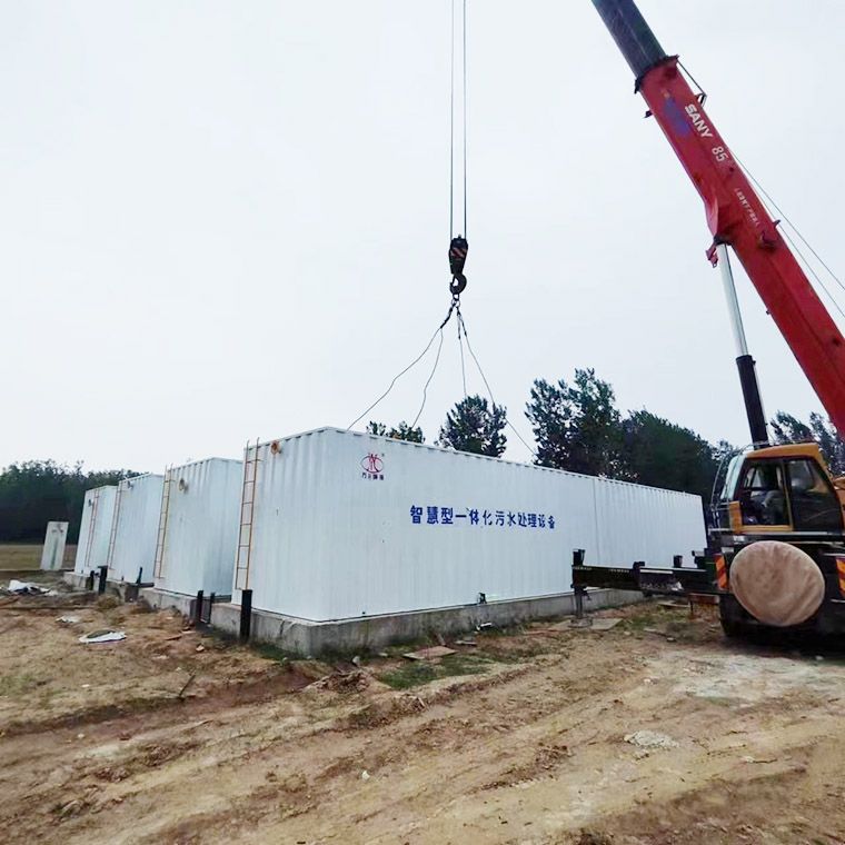 邏崗汚水處理廠8檯一(yi)體化汚(wu)水處理設備完成安裝