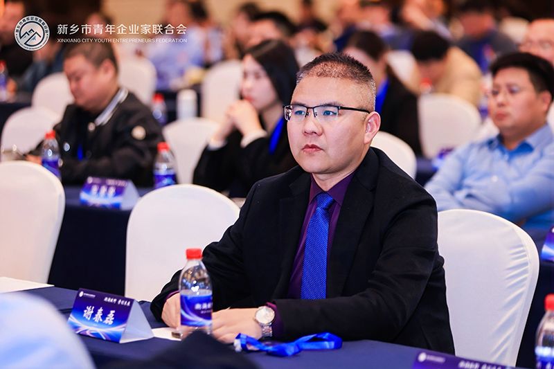 新(xin)鄕青企聯(lian)理(li)事謝旾磊：萬(wan)裏江河，川流不(bu)息——堅持環(huan)保事業(ye)